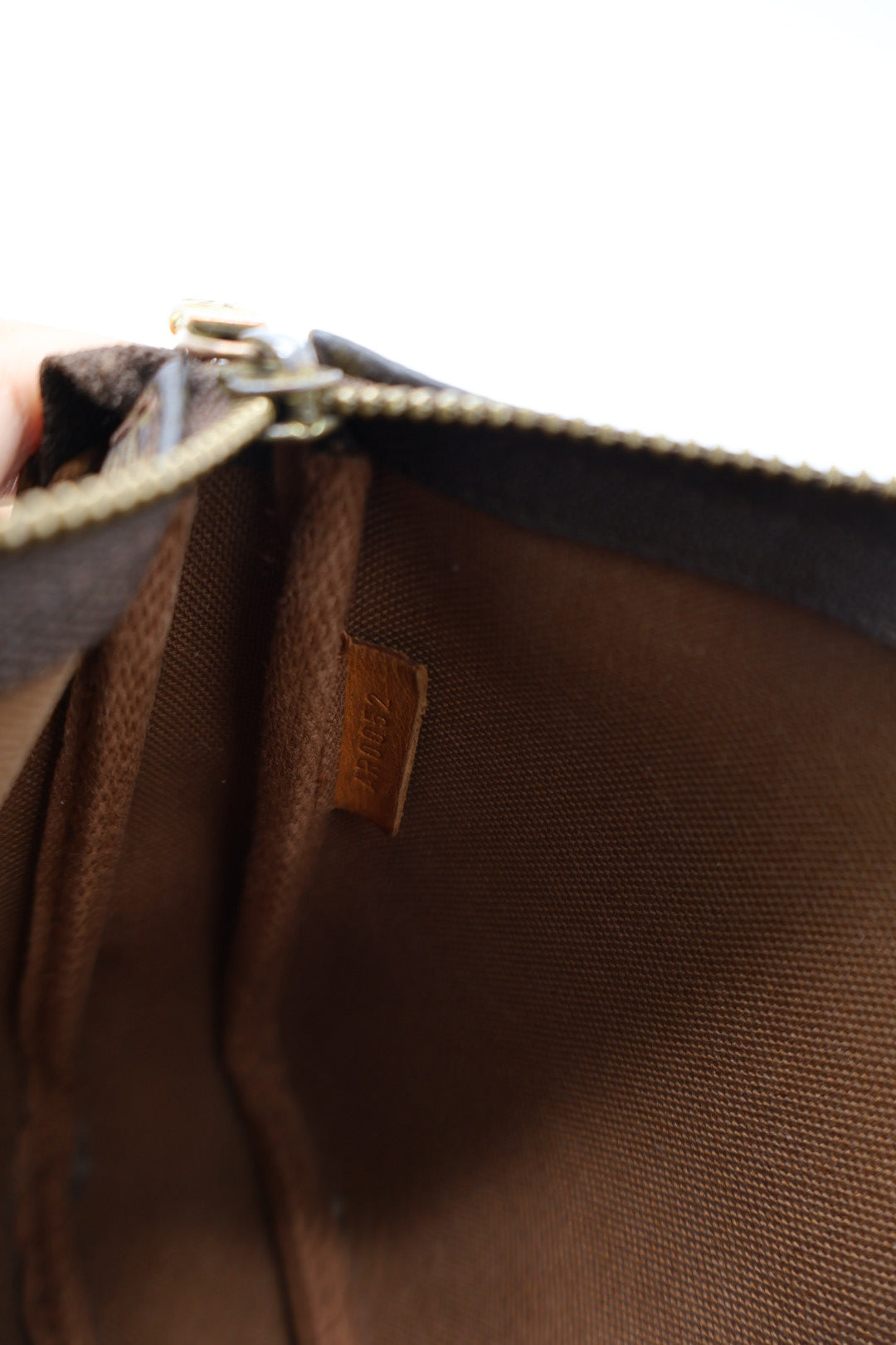 LOUIS VUITTON POCHETTE ACCESSOIRES