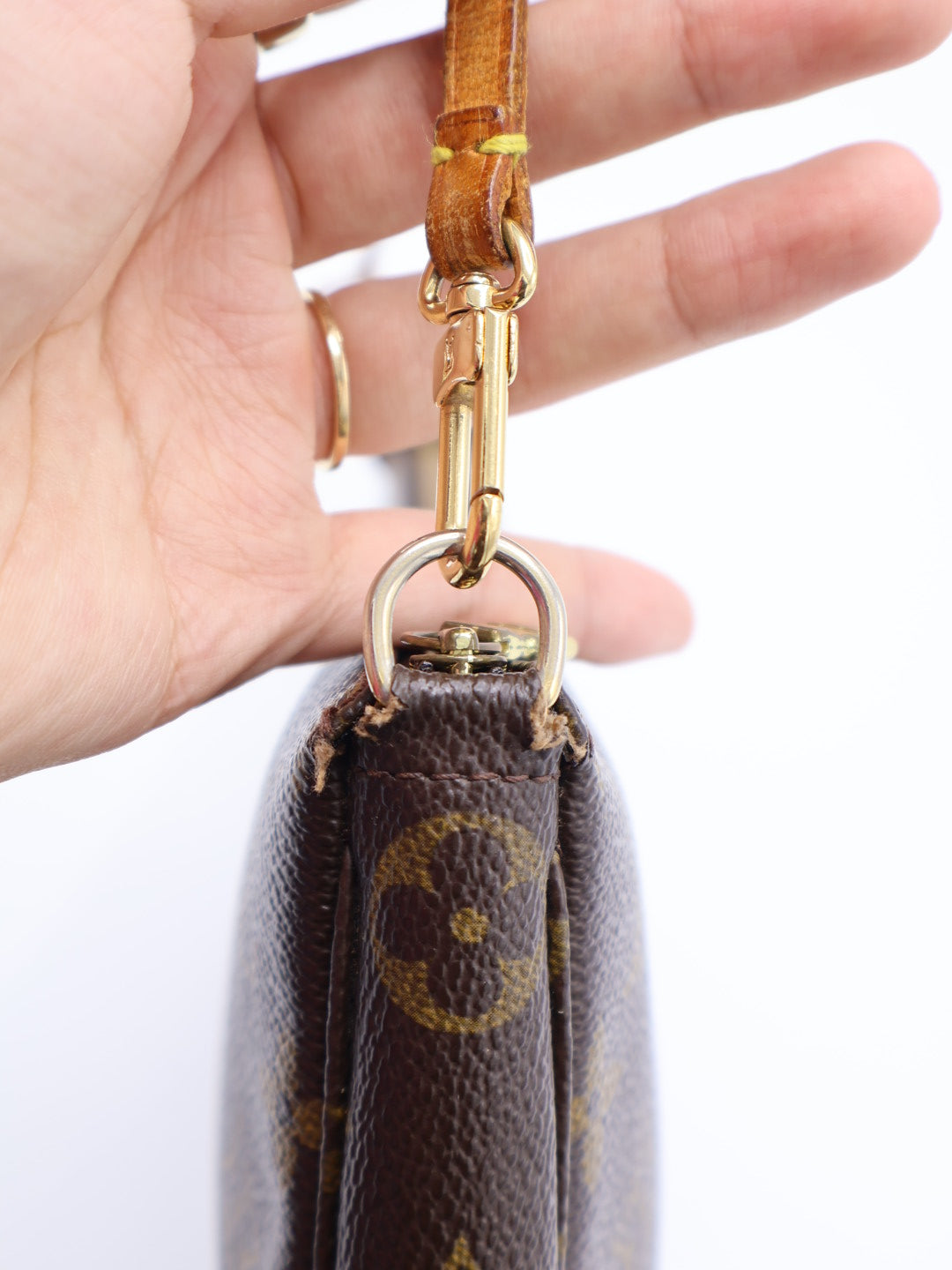 LOUIS VUITTON POCHETTE ACCESSOIRES