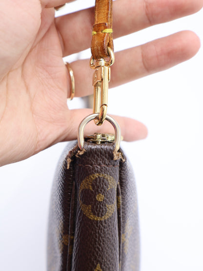LOUIS VUITTON POCHETTE ACCESSOIRES