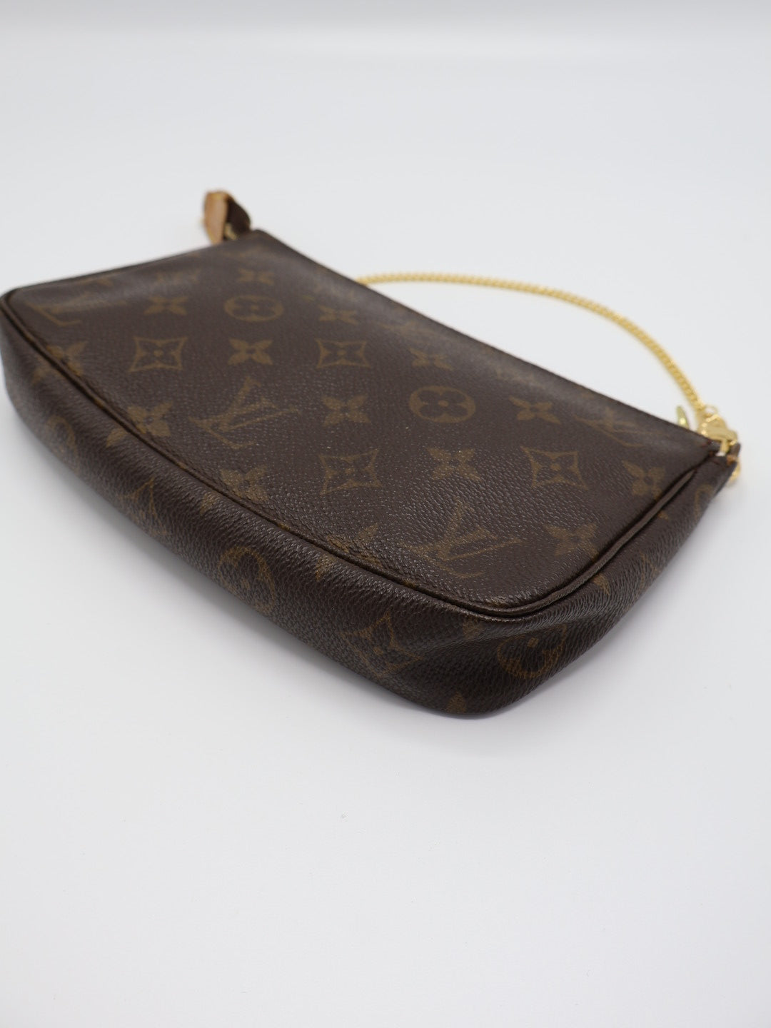LOUIS VUITTON POCHETTE