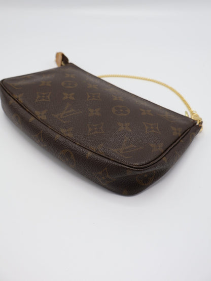 LOUIS VUITTON POCHETTE