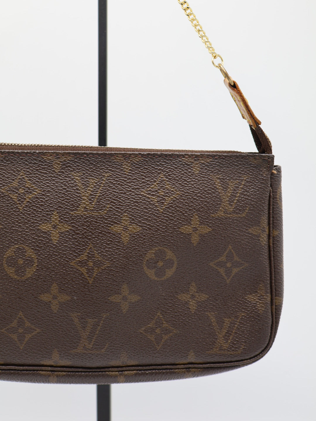 LOUIS VUITTON POCHETTE