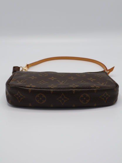 LOUIS VUITTON POCHETTE