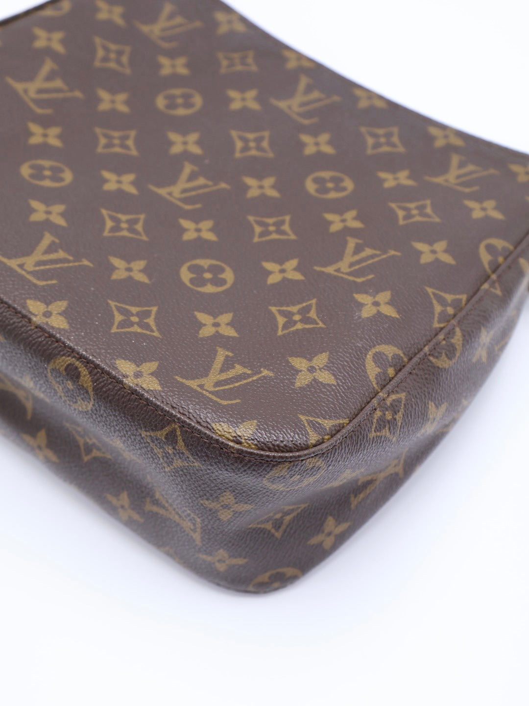 LOUIS VUITTON LOOPING MM