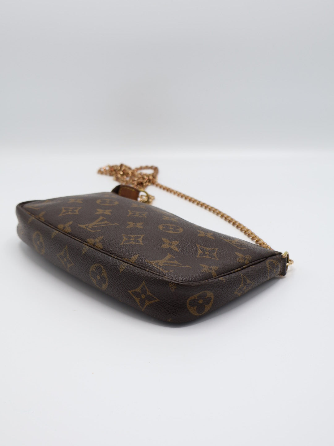LOUIS VUITTON POCHETTE