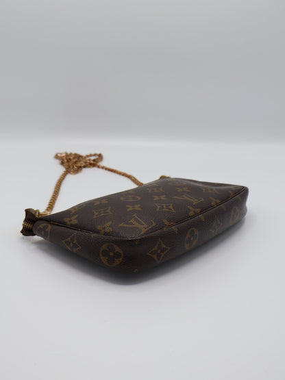 LOUIS VUITTON POCHETTE