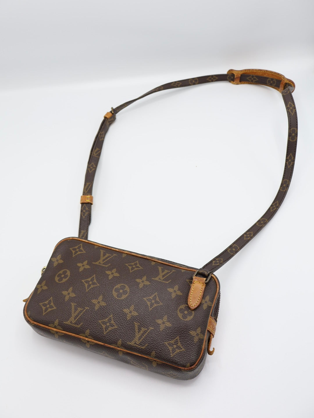 LOUIS VUITTON MARLY BANDOULIÈRE