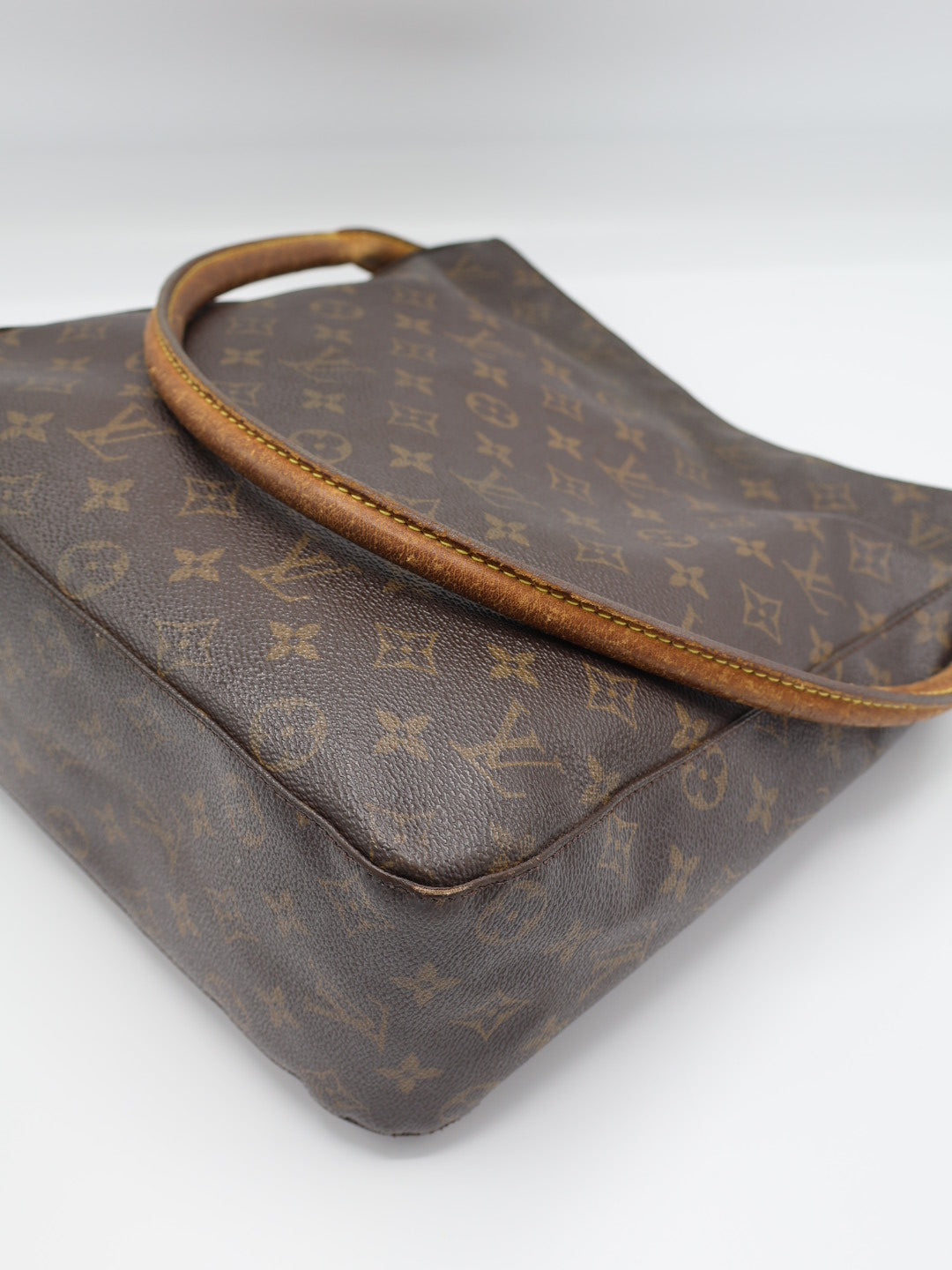 LOUIS VUITTON LOOPING GM