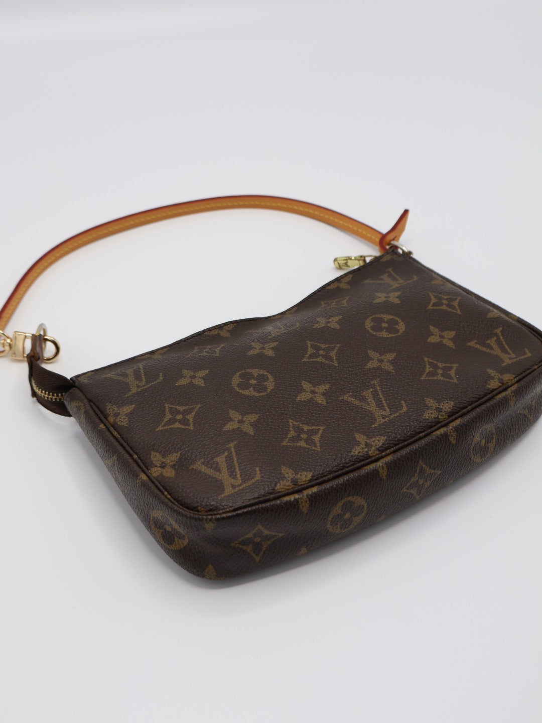 LOUIS VUITTON POCHETTE