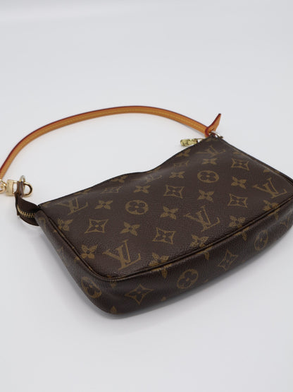 LOUIS VUITTON POCHETTE