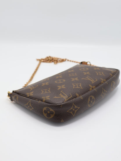LOUIS VUITTON POCHETTE