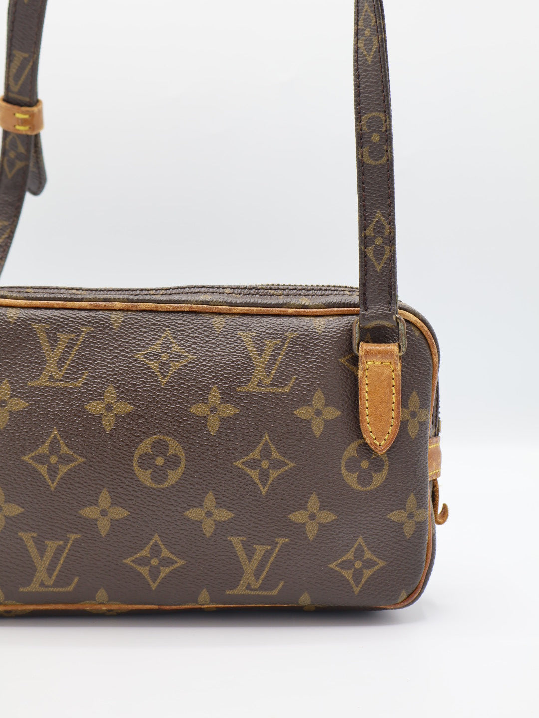 LOUIS VUITTON MARLY BANDOULIÈRE