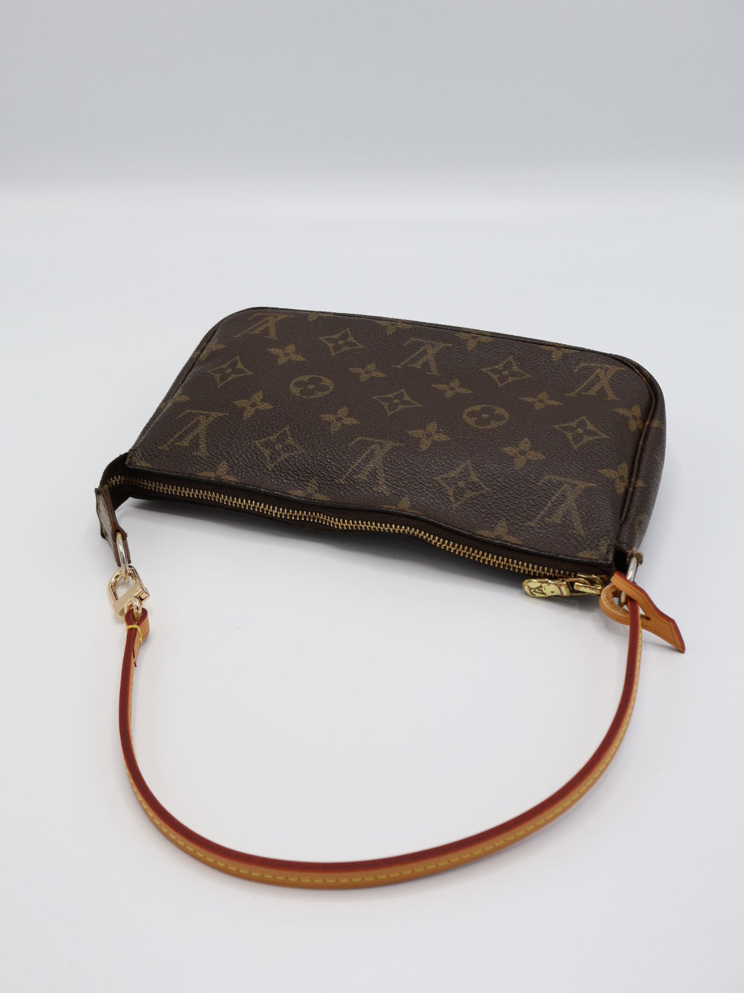 LOUIS VUITTON POCHETTE