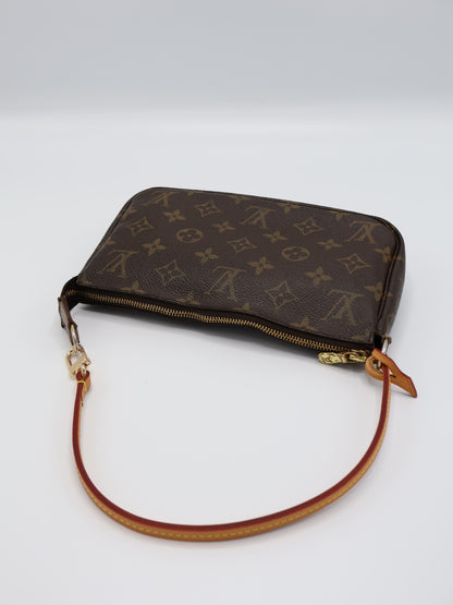 LOUIS VUITTON POCHETTE
