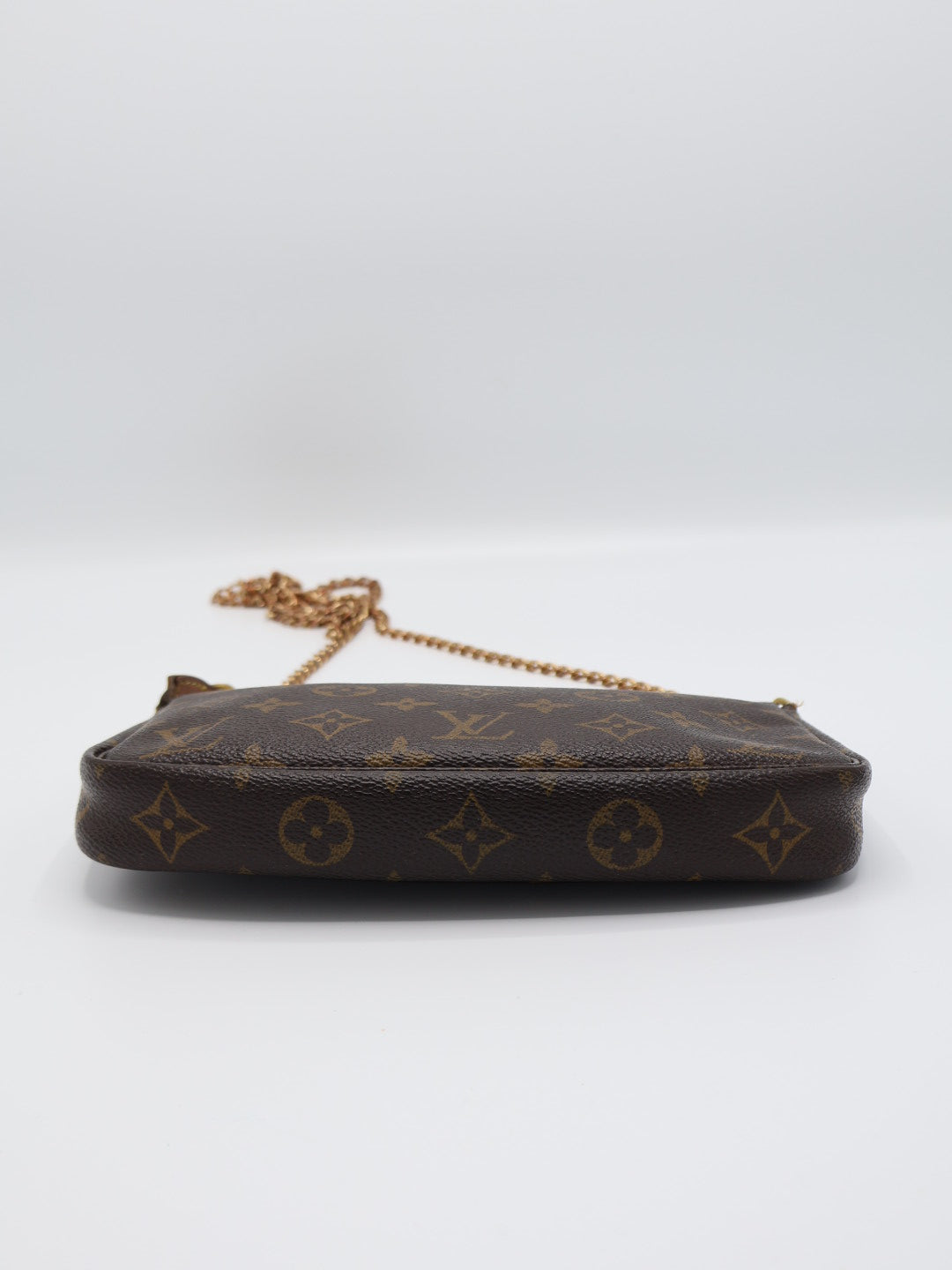 LOUIS VUITTON POCHETTE