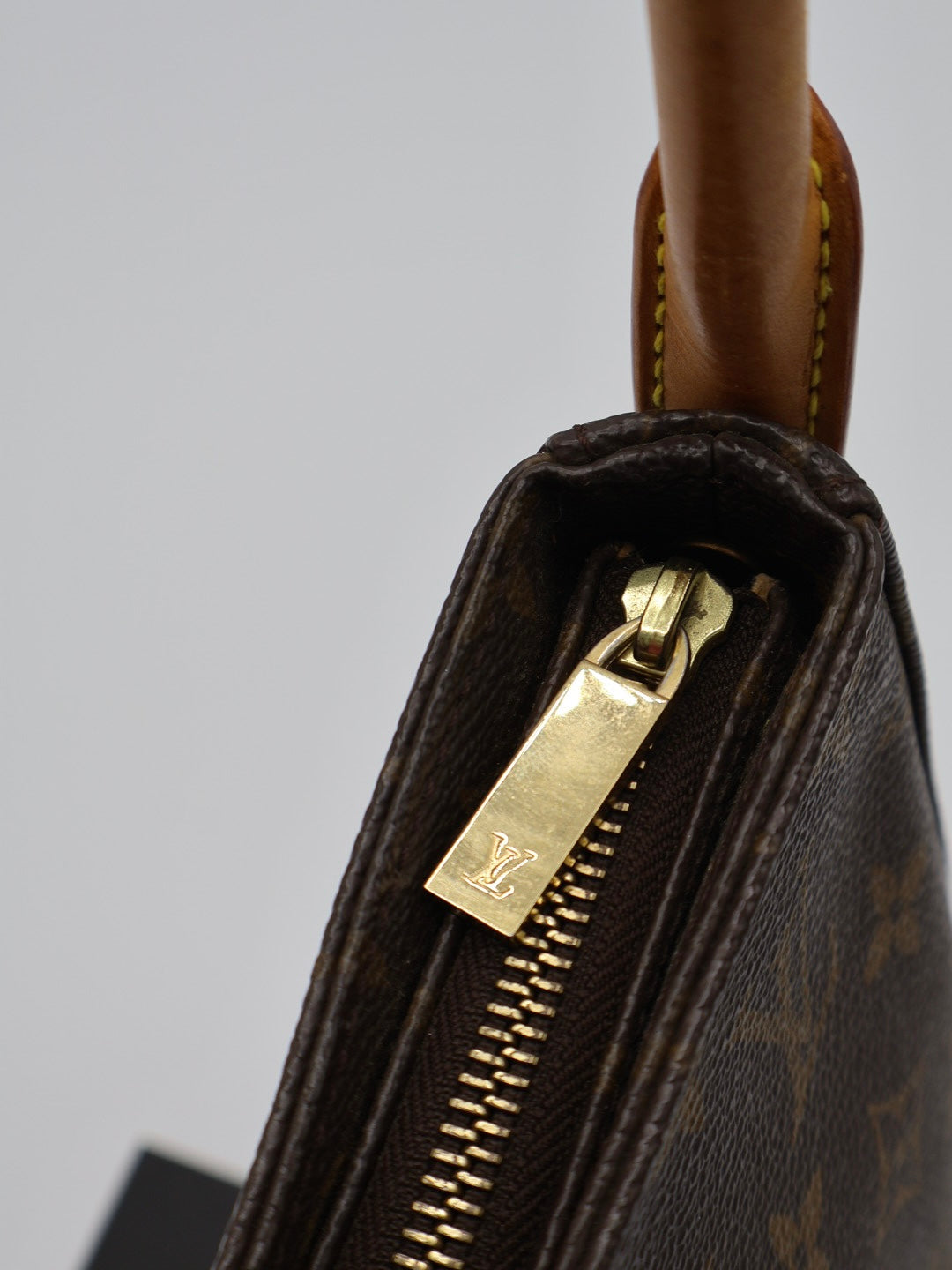 LOUIS VUITTON LOOPING MM