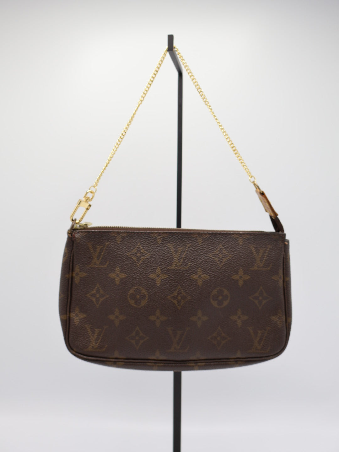 LOUIS VUITTON POCHETTE