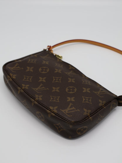 LOUIS VUITTON POCHETTE