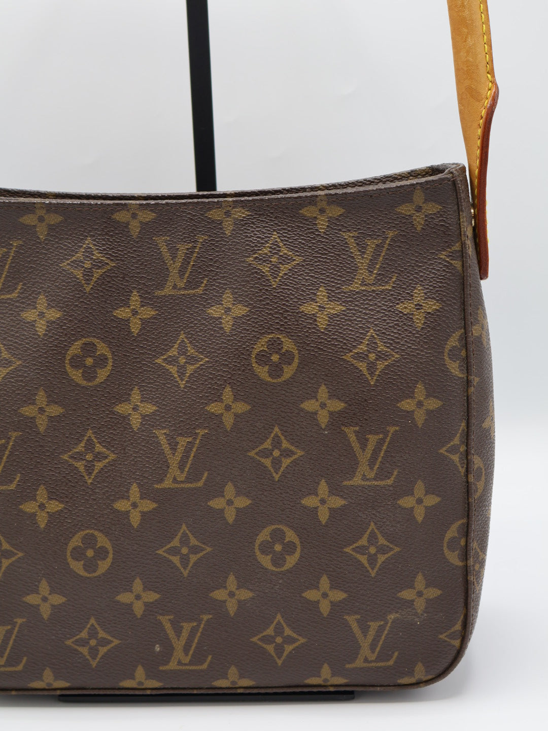 LOUIS VUITTON LOOPING MM