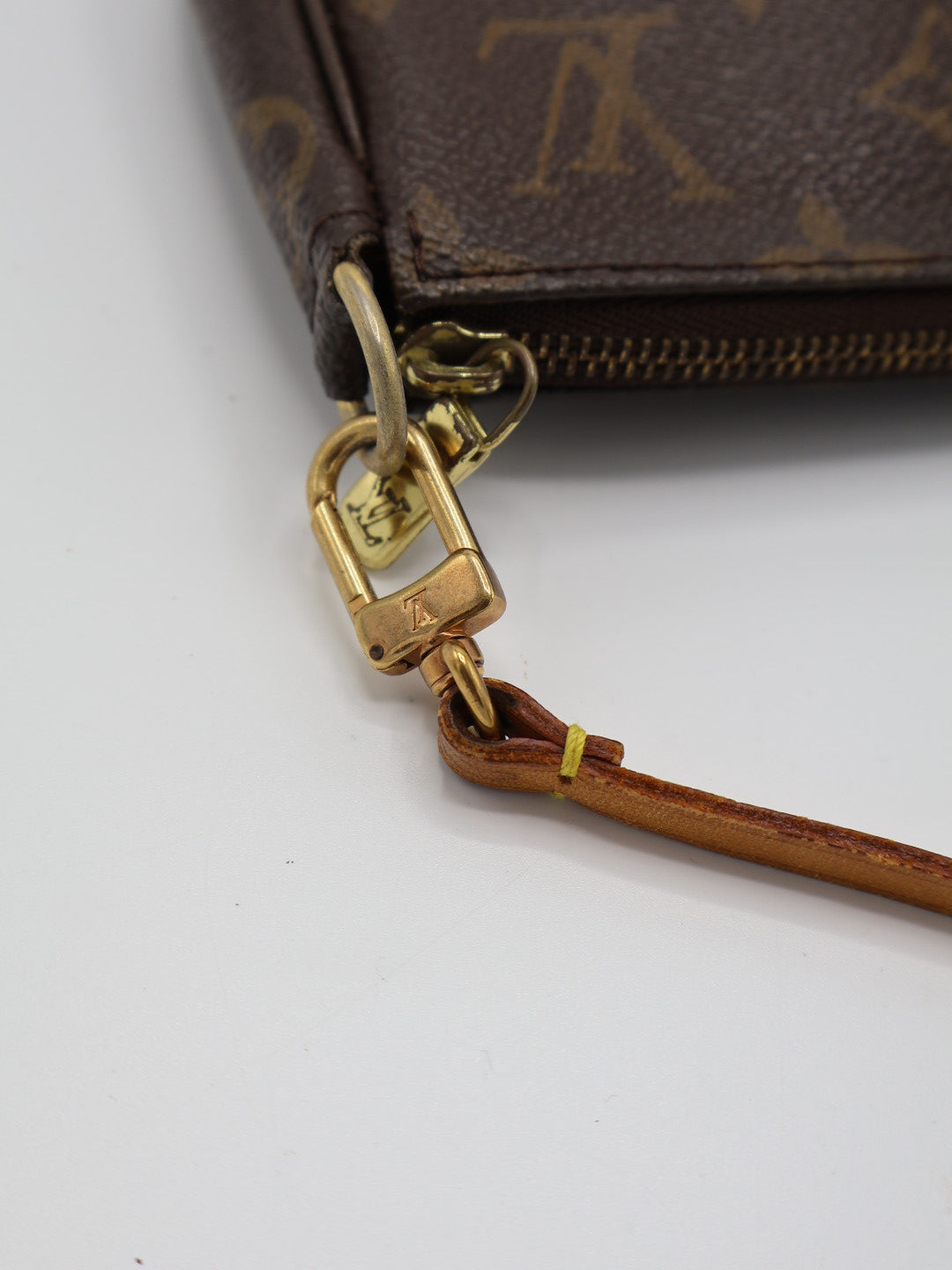 LOUIS VUITTON POCHETTE ACCESSOIRES