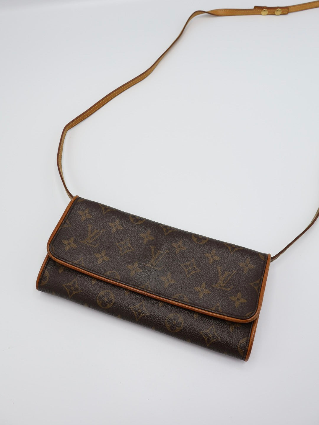 LOUIS VUITTON POCHETTE TWIN