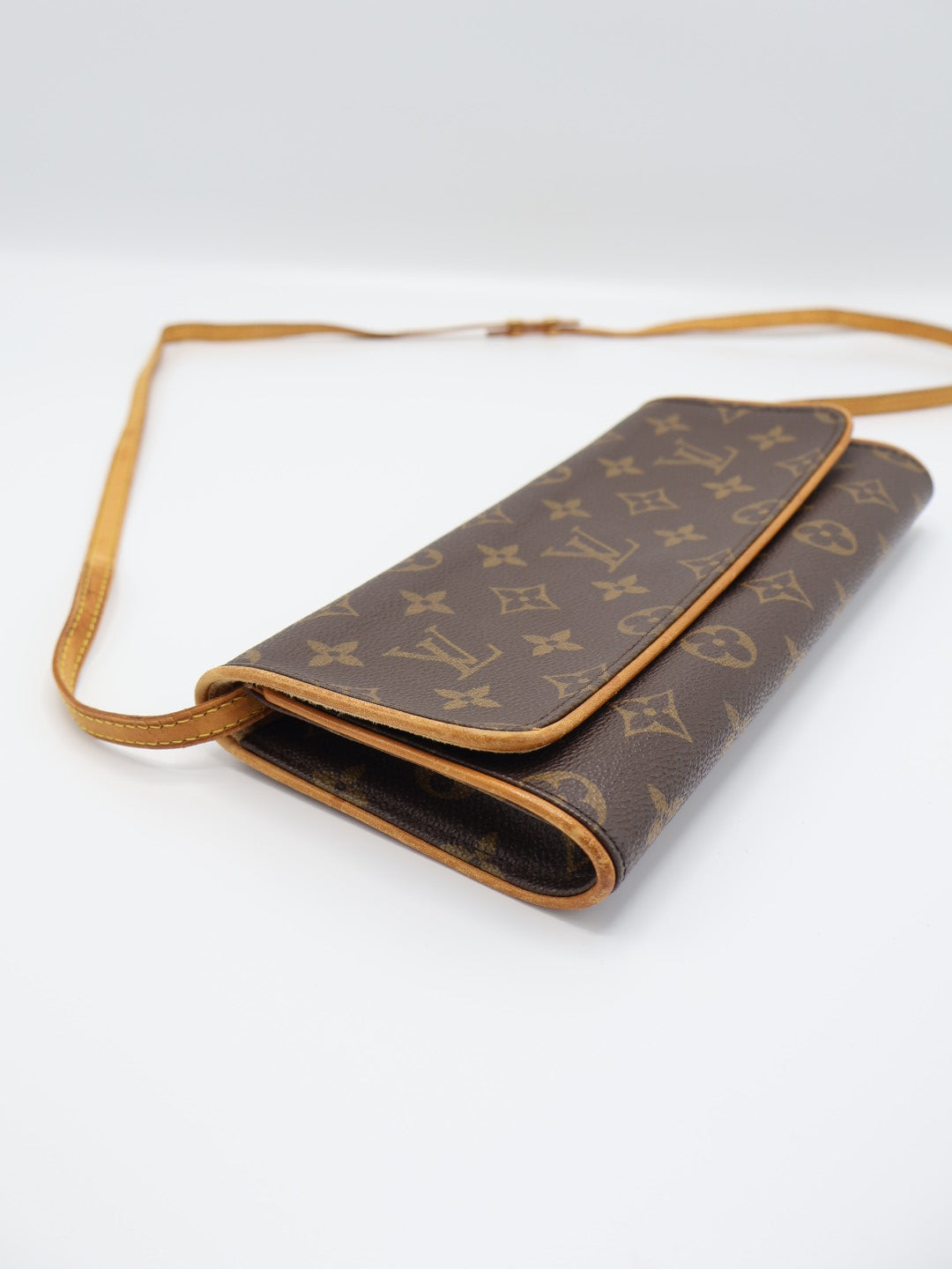 LOUIS VUITTON POCHETTE TWIN