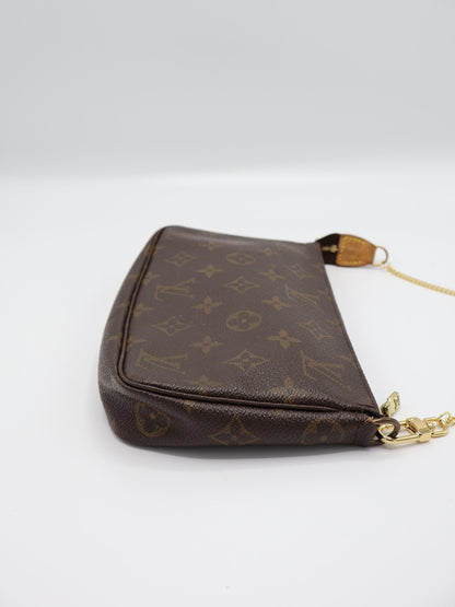 LOUIS VUITTON POCHETTE