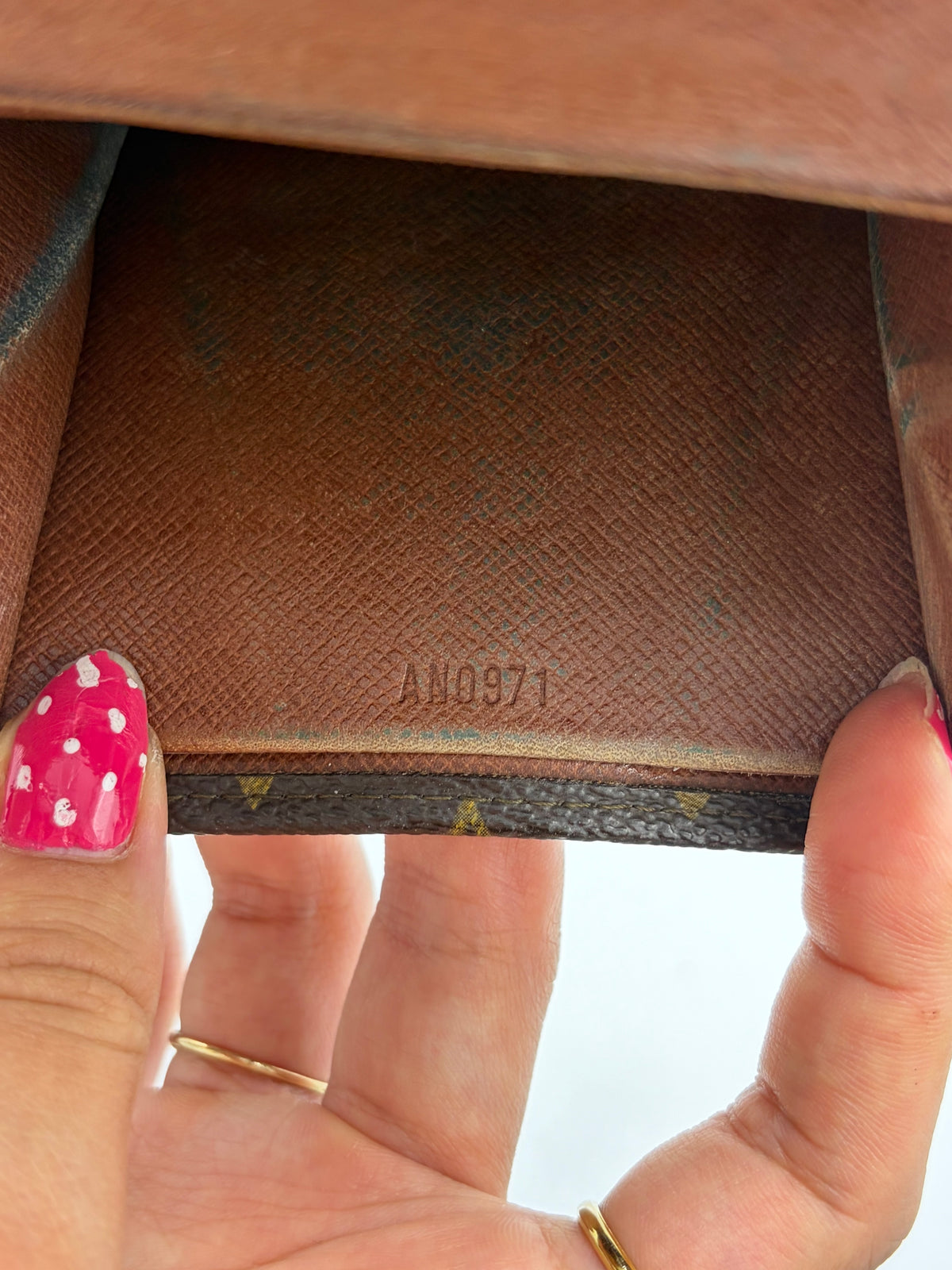 LOUIS VUITTON PORTEMONNEE MIDDEL
