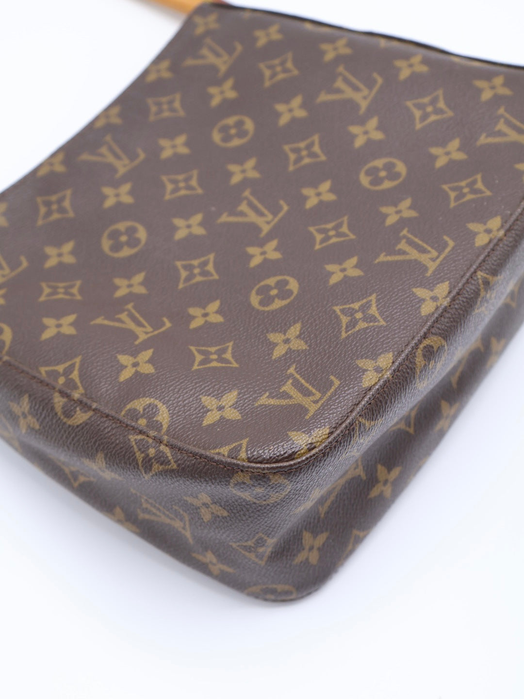 LOUIS VUITTON LOOPING MM