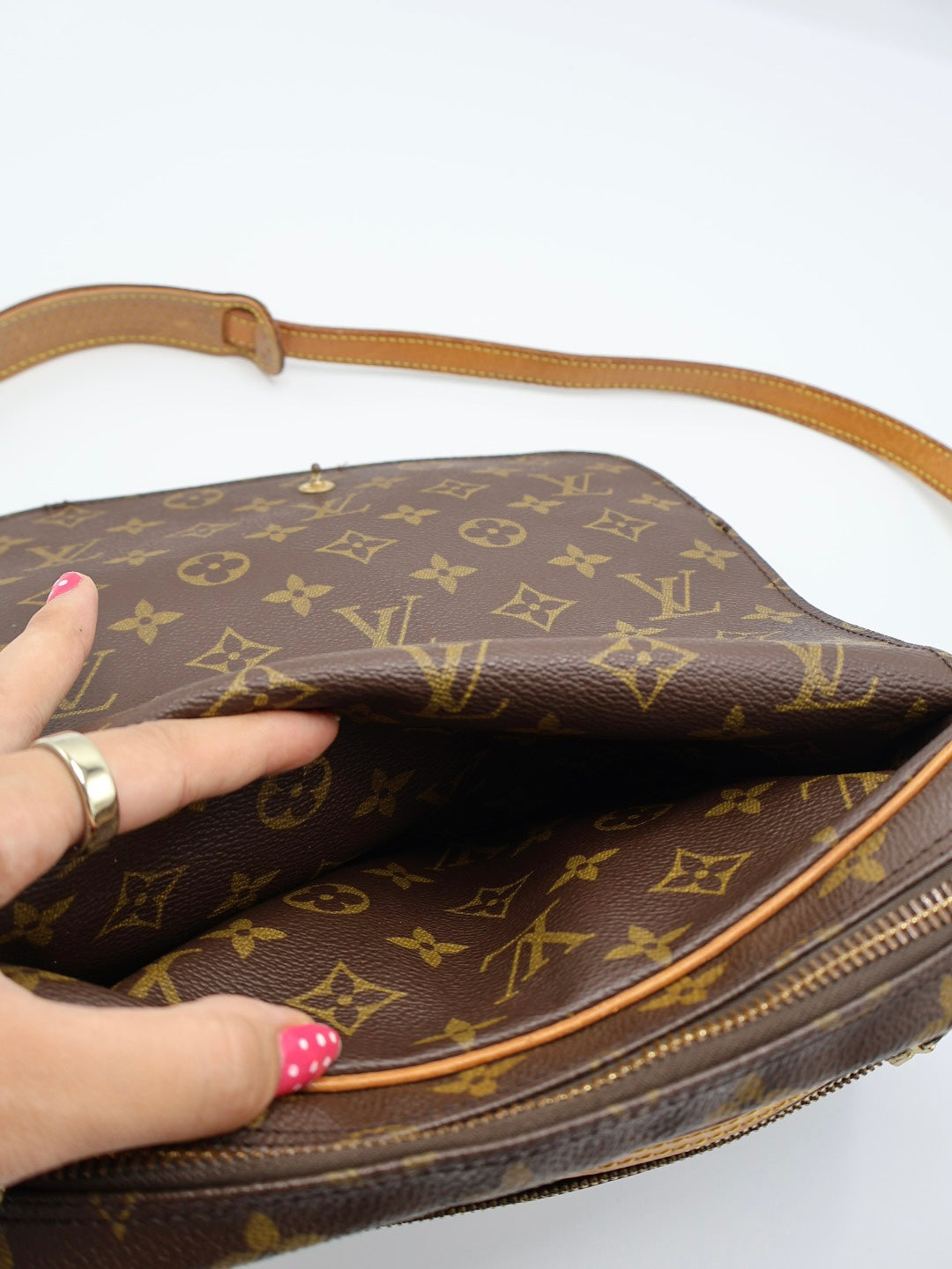 LOUIS VUITTON SAINT GERMAIN 24