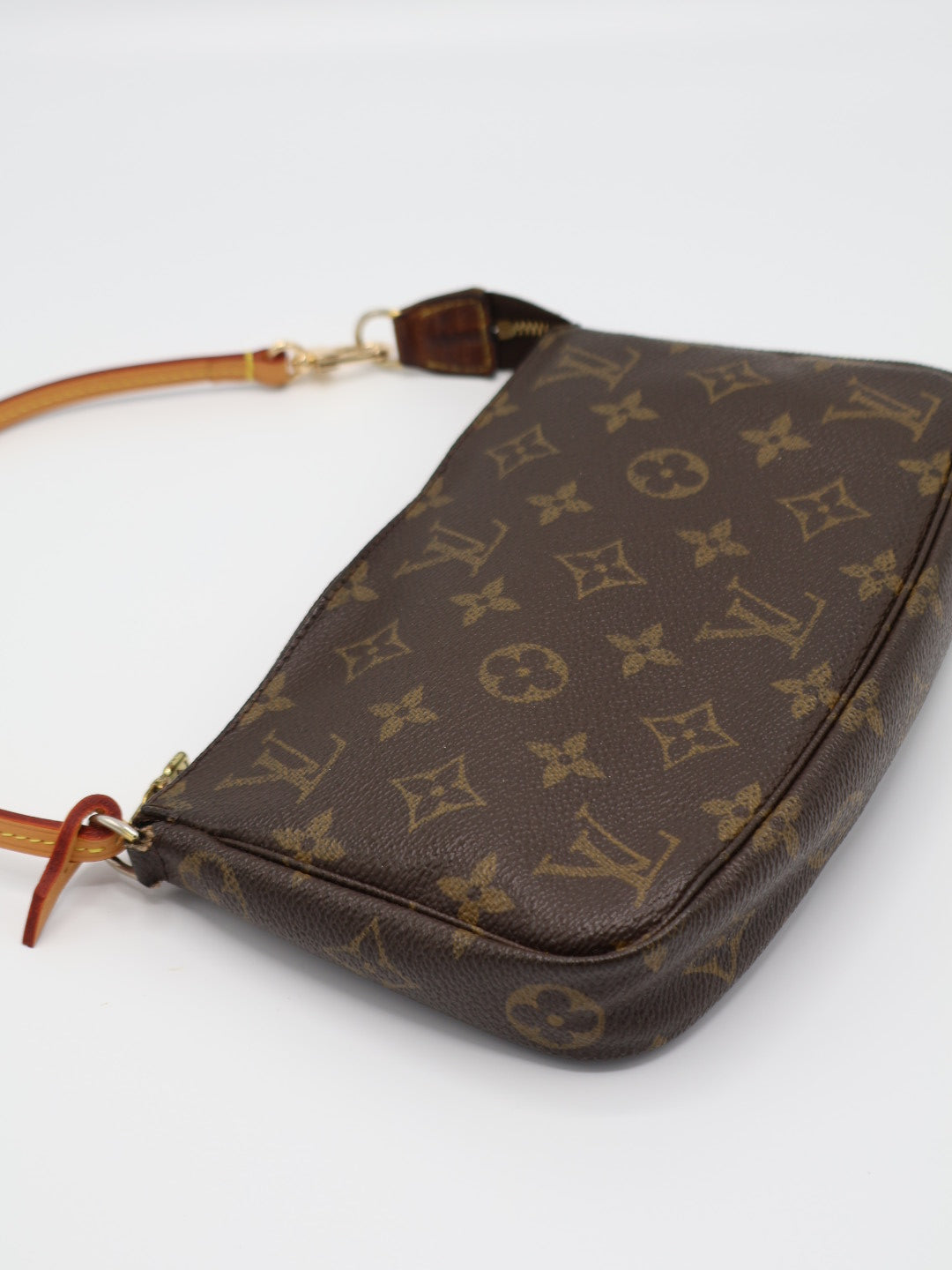 LOUIS VUITTON POCHETTE