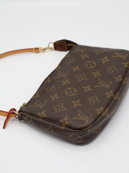 LOUIS VUITTON POCHETTE