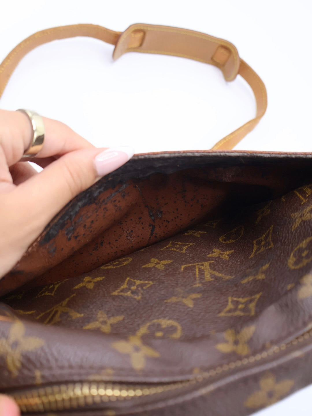 LOUIS VUITTON JEUNEFILLE GM