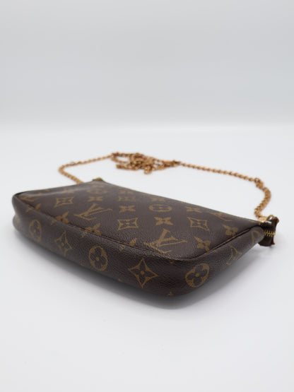LOUIS VUITTON POCHETTE