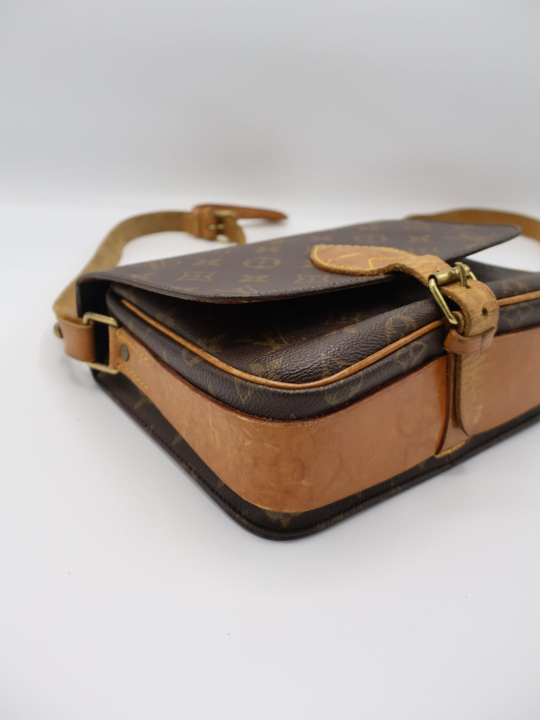 LOUIS VUITTON CARTOUCHIÈRE MM