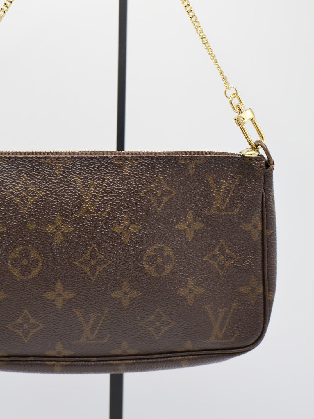 LOUIS VUITTON POCHETTE