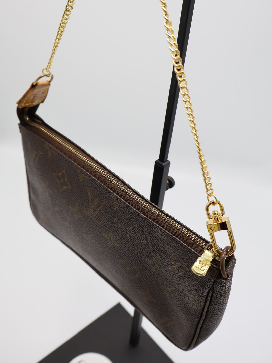 LOUIS VUITTON POCHETTE
