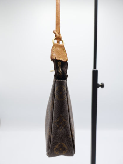LOUIS VUITTON POCHETTE ACCESSOIRES