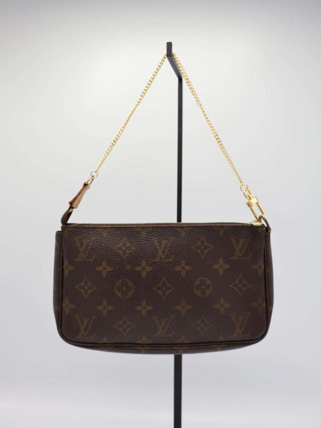 LOUIS VUITTON POCHETTE