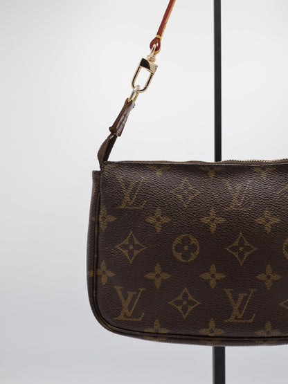 LOUIS VUITTON POCHETTE