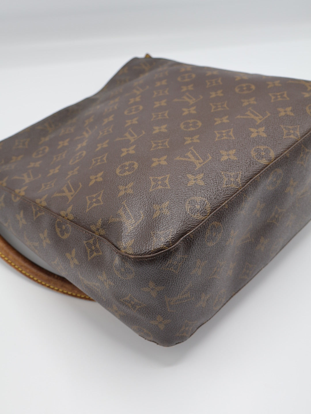LOUIS VUITTON LOOPING GM