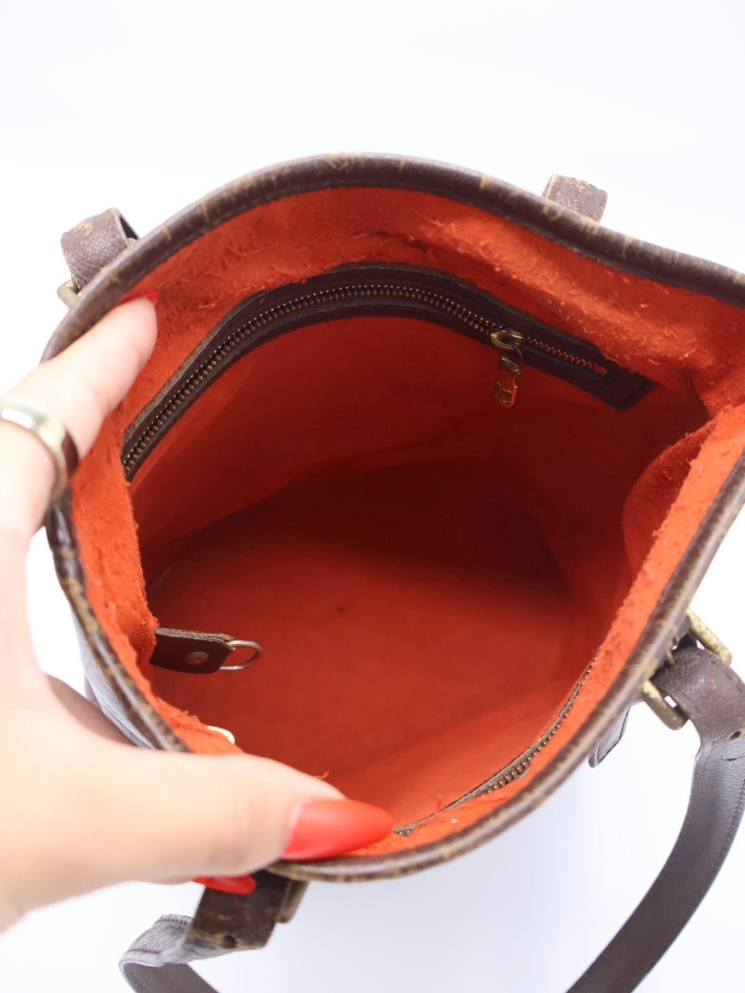 LOUIS VUITTON MARAIS BUCKET