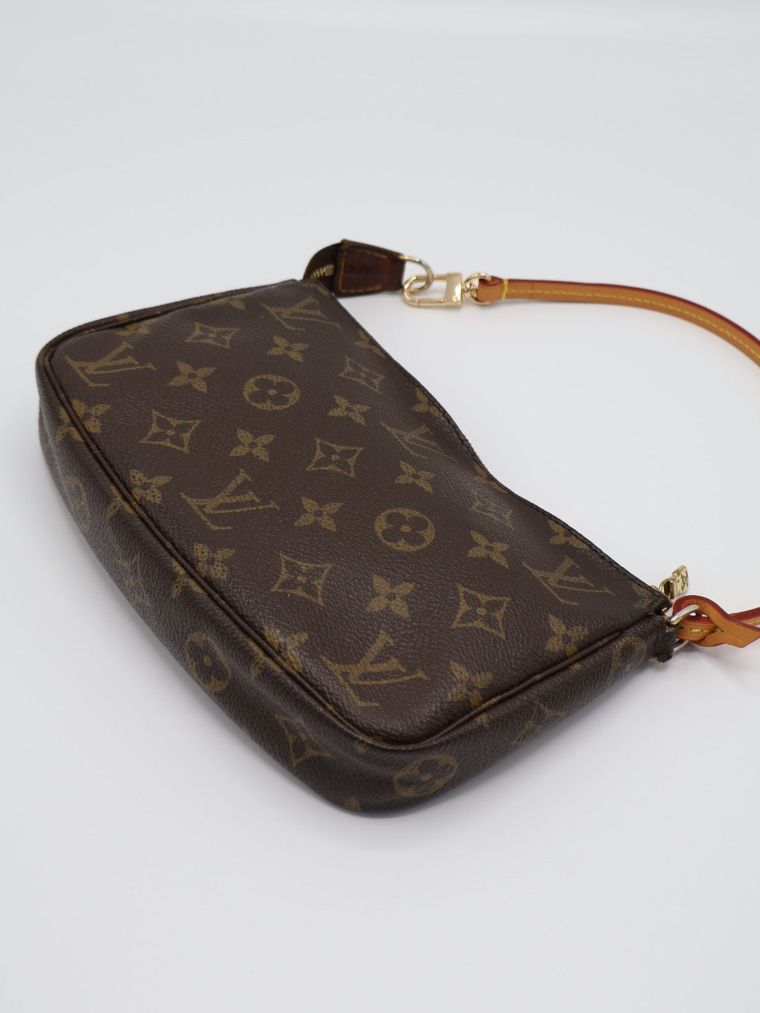 LOUIS VUITTON POCHETTE