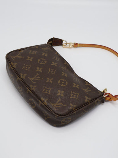 LOUIS VUITTON POCHETTE