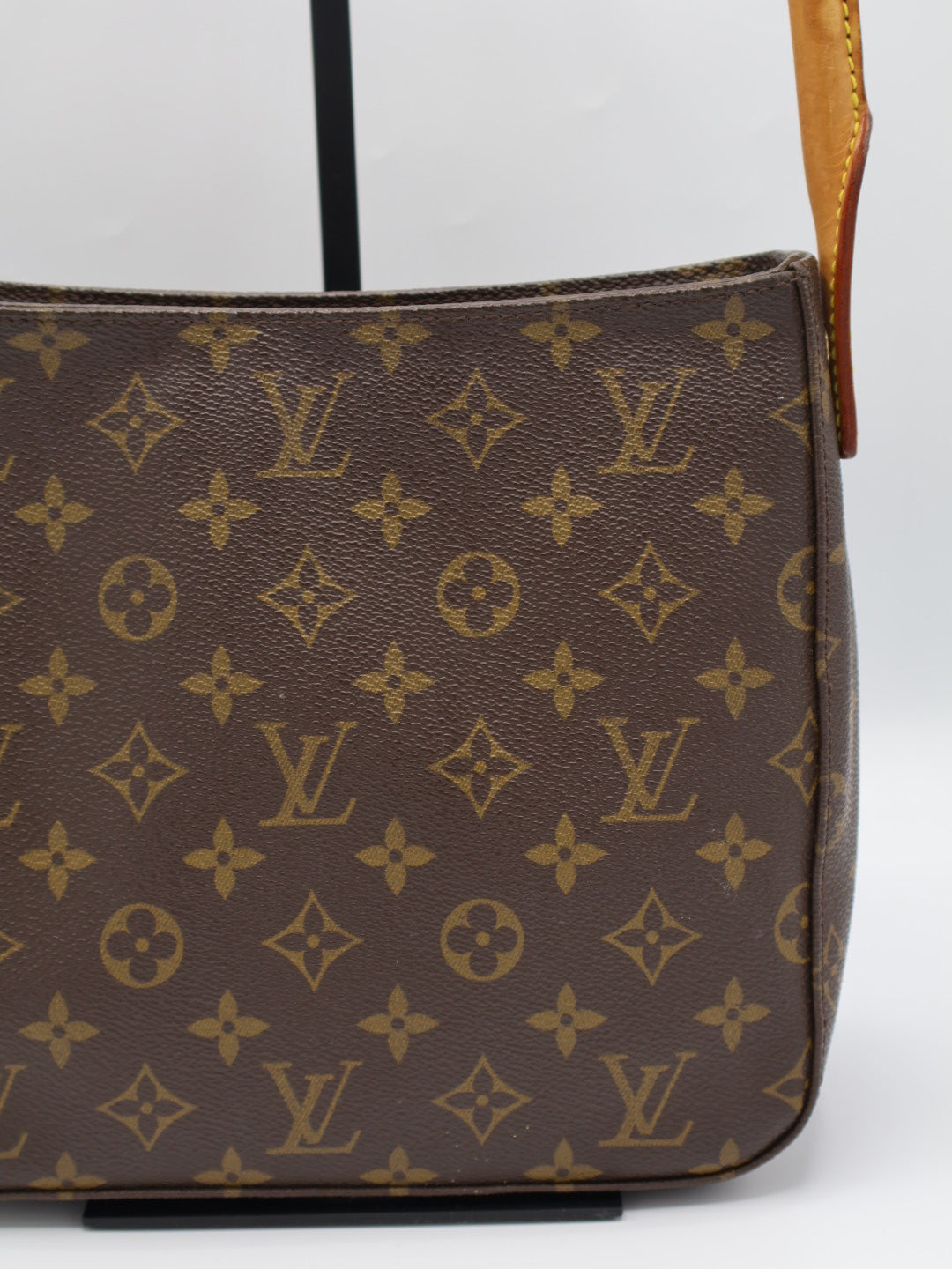 LOUIS VUITTON LOOPING MM