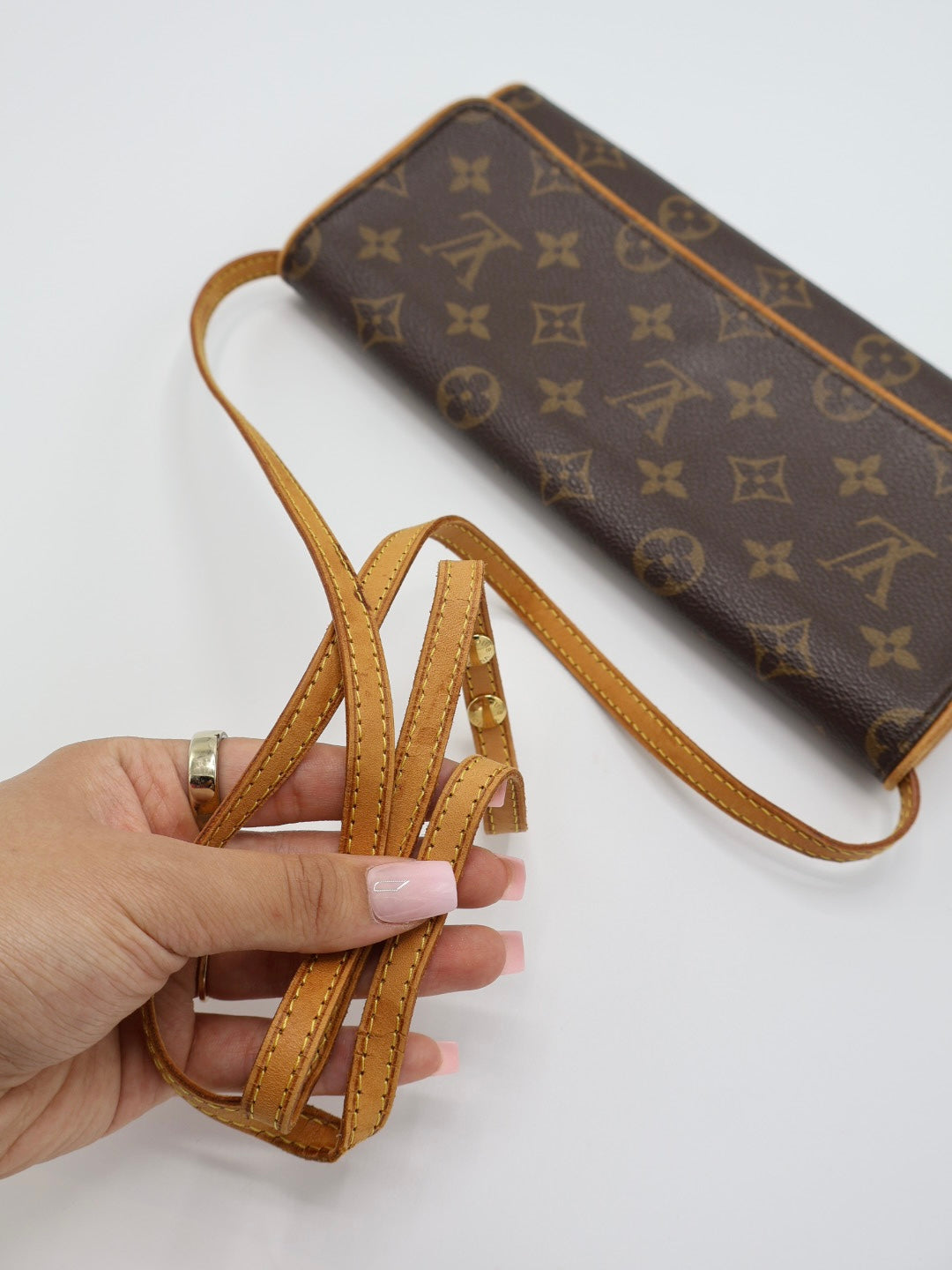 LOUIS VUITTON POCHETTE TWIN