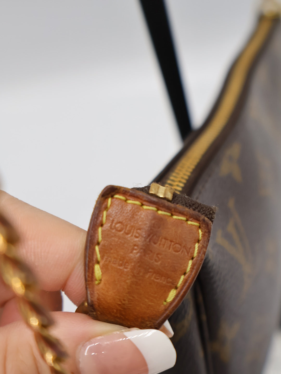 LOUIS VUITTON POCHETTE