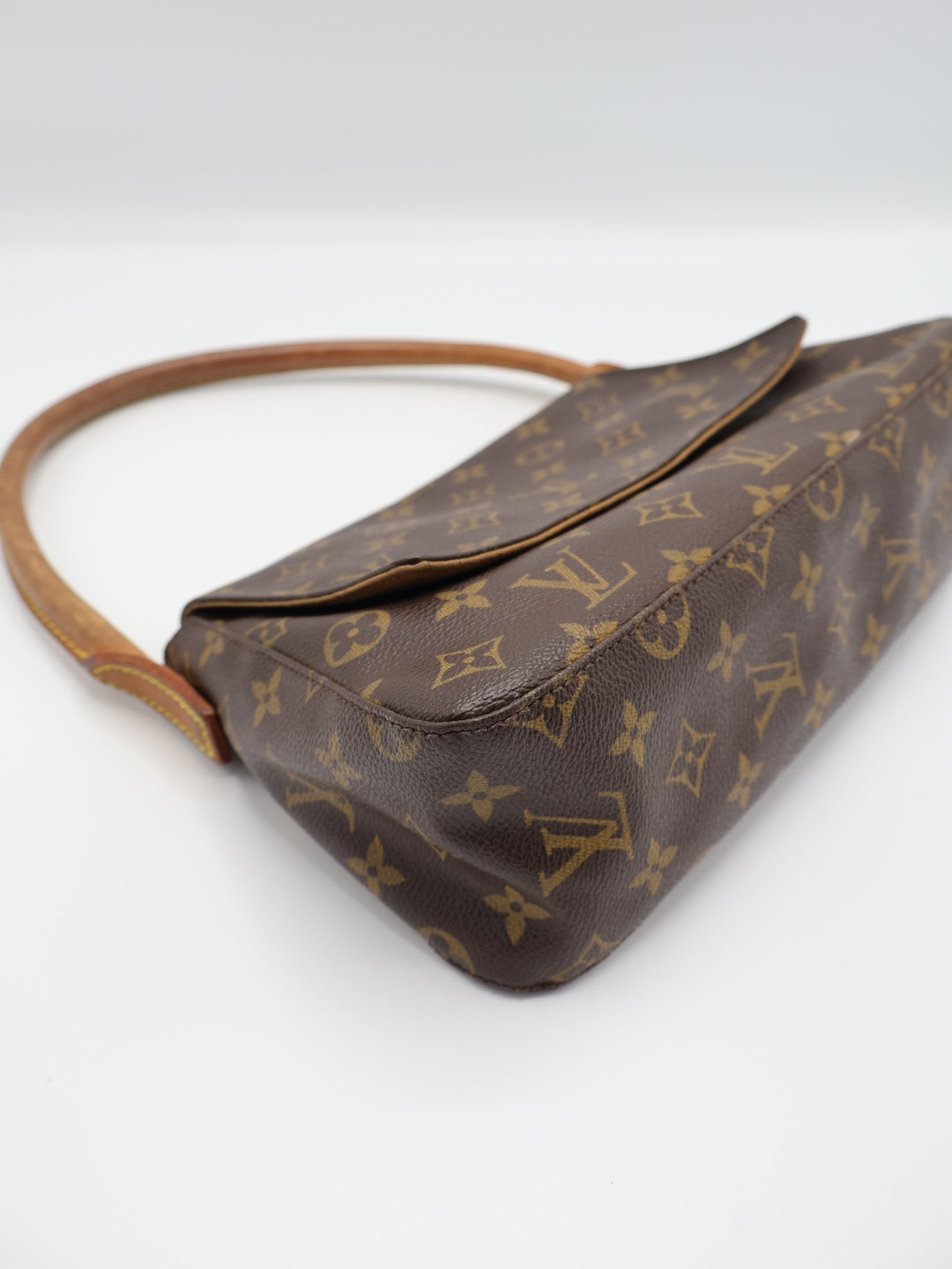 LOUIS VUITTON LOOPING PM