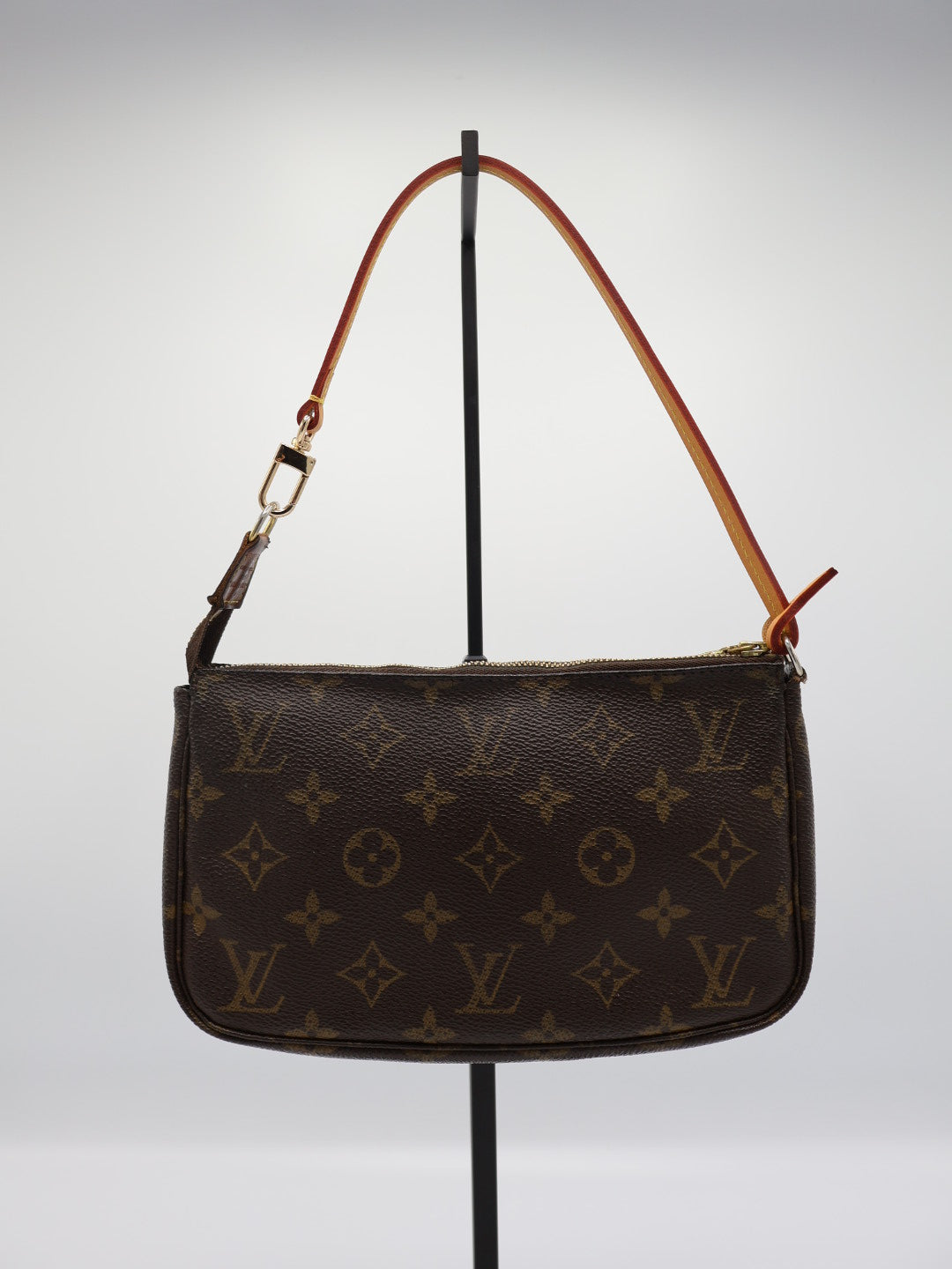 LOUIS VUITTON POCHETTE