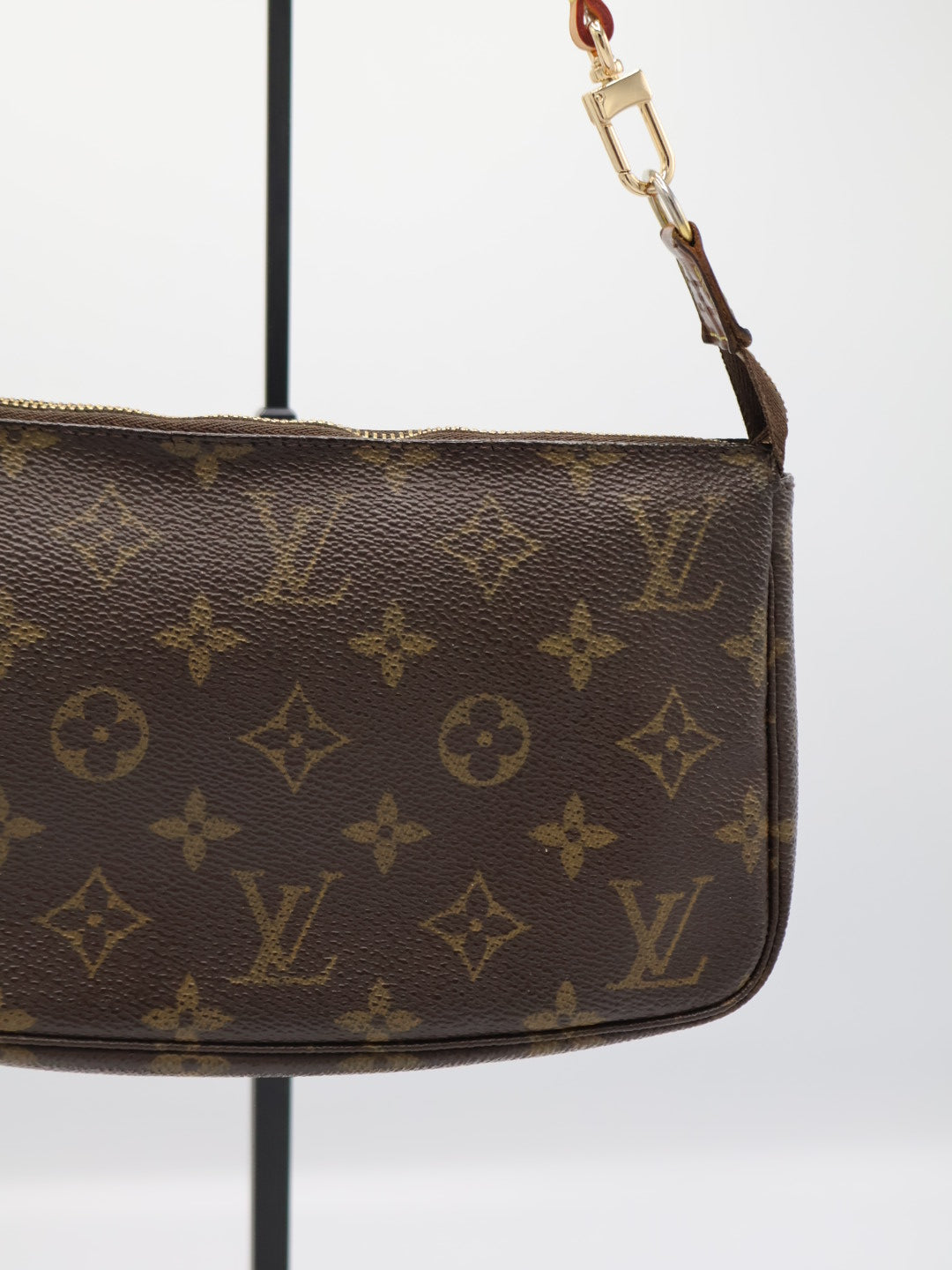 LOUIS VUITTON POCHETTE